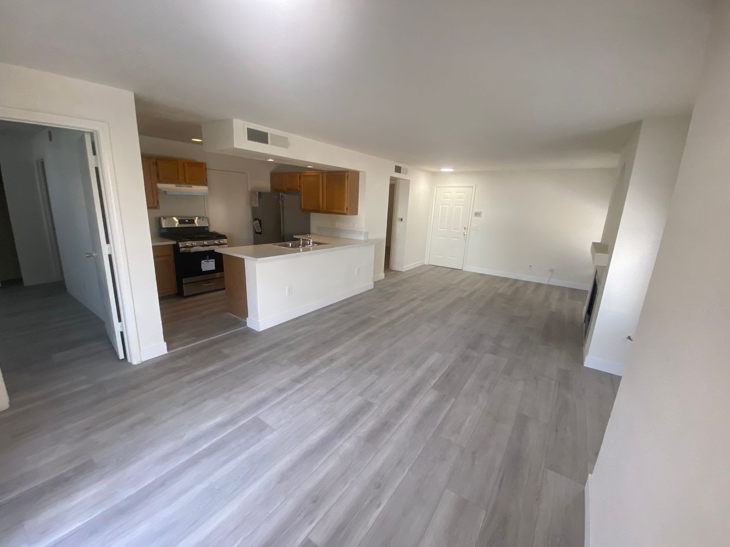 2 BEDROOM 2 BATHROOM LOCATED IN GATED COMMUNITY WITH COMMUNITY POOL AND SPA. – photo 4