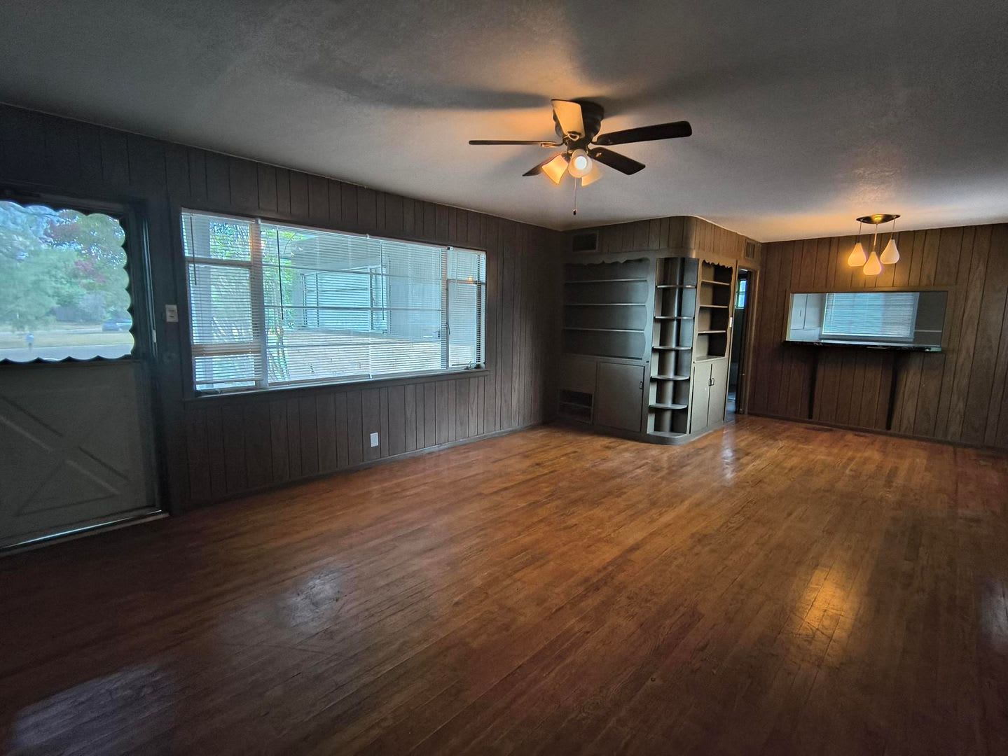 AFFORDABLE 2 bedroom, 1 bath home AVAILABLE NOW! – photo 2