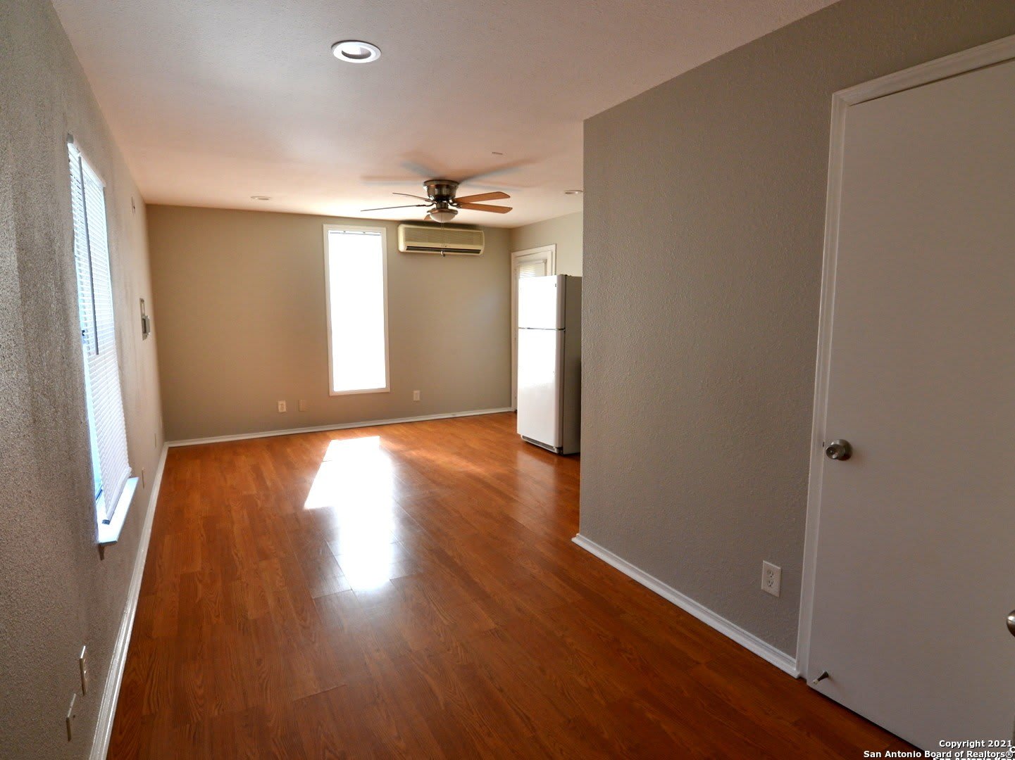 902 W Kings Hwy – photo 4