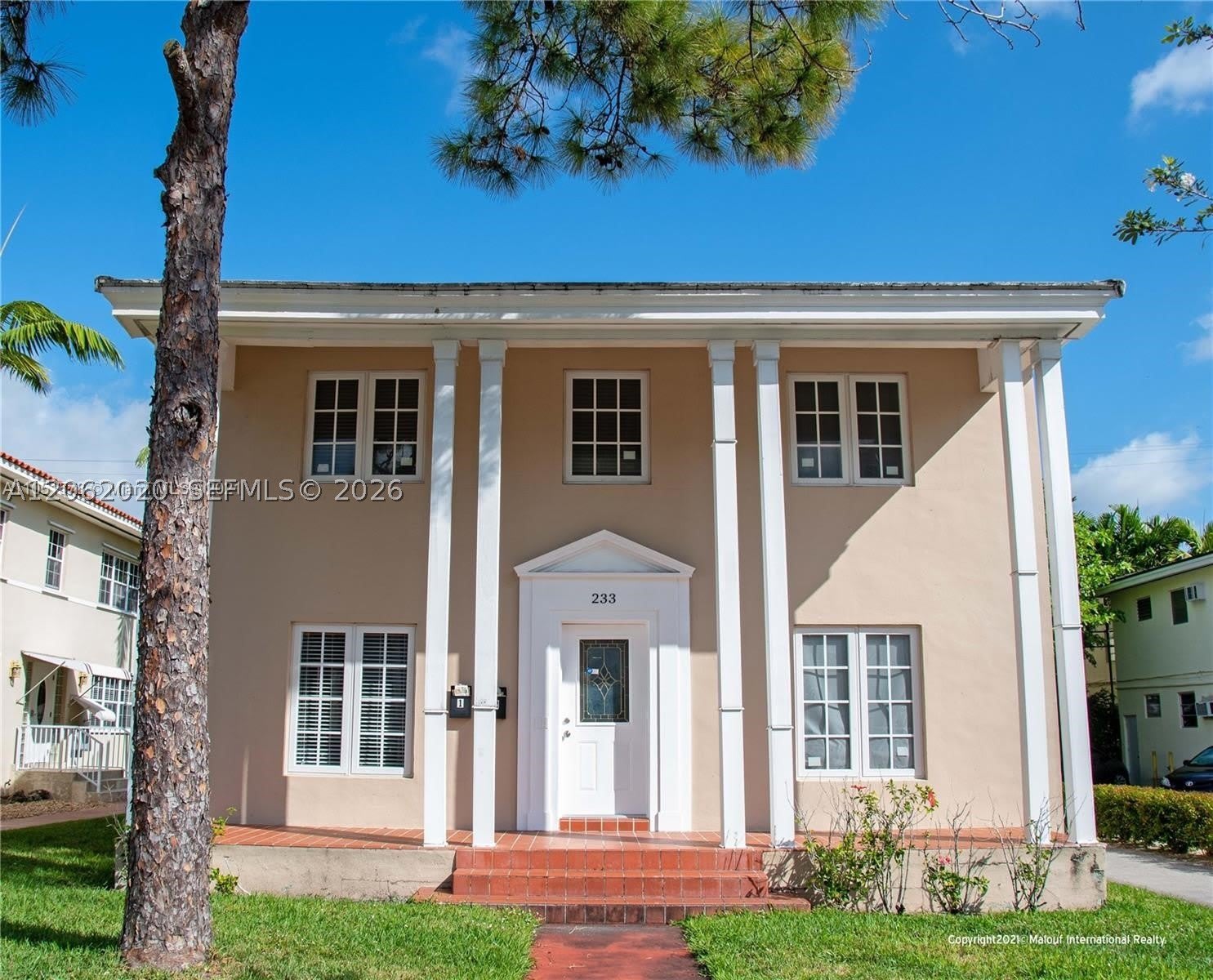 233 Madeira Ave – photo 1