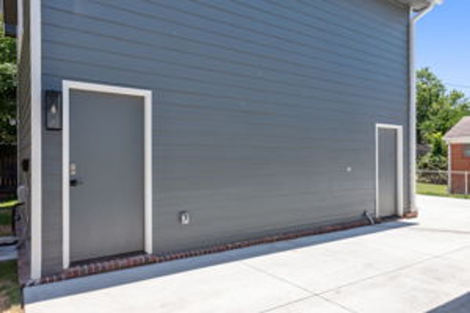 Newer construction – photo 2