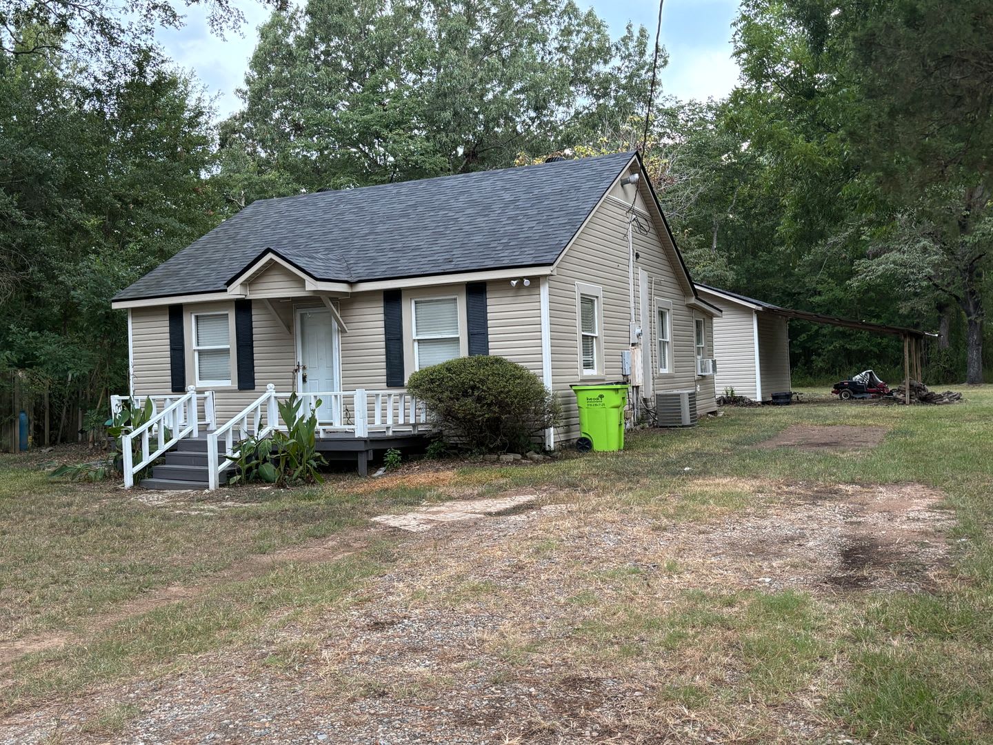 **CHARMING 2/1 BENTON HOME** – photo 2