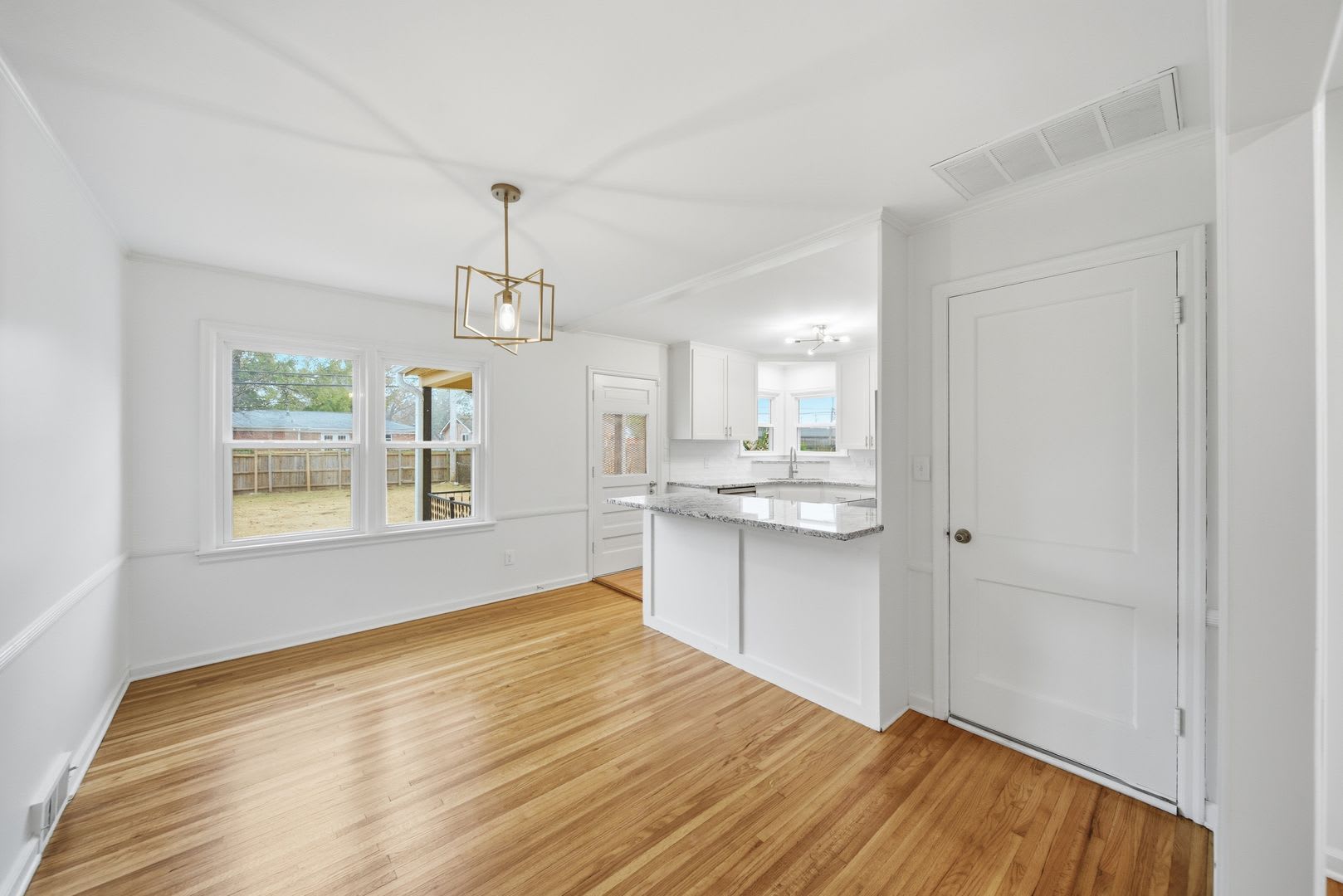 Stunning Updated One Story Home in Popular Brookside of Midtown Tulsa – photo 5