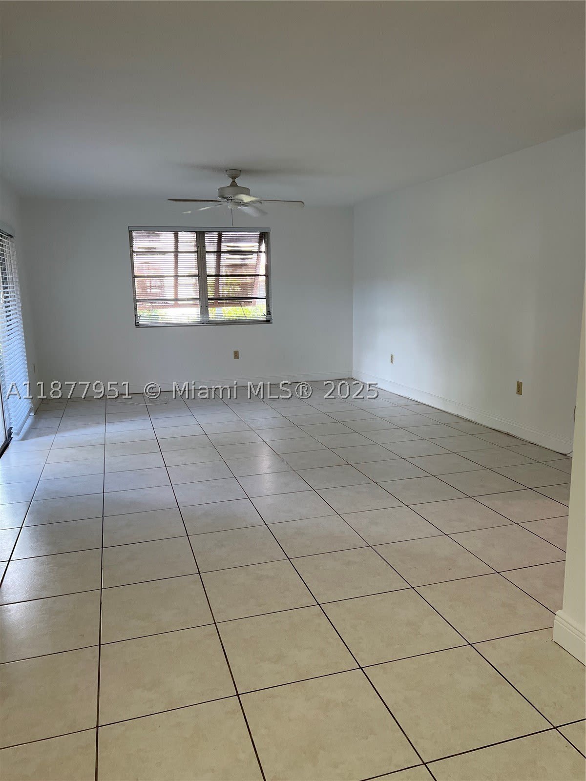 9472 SW 77th Ave – photo 2