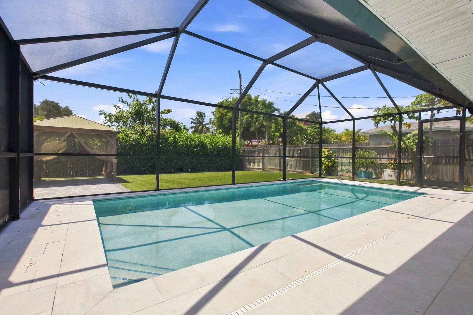 ** NAPLES PARK ** 3 BED / 3 BATH – photo 2
