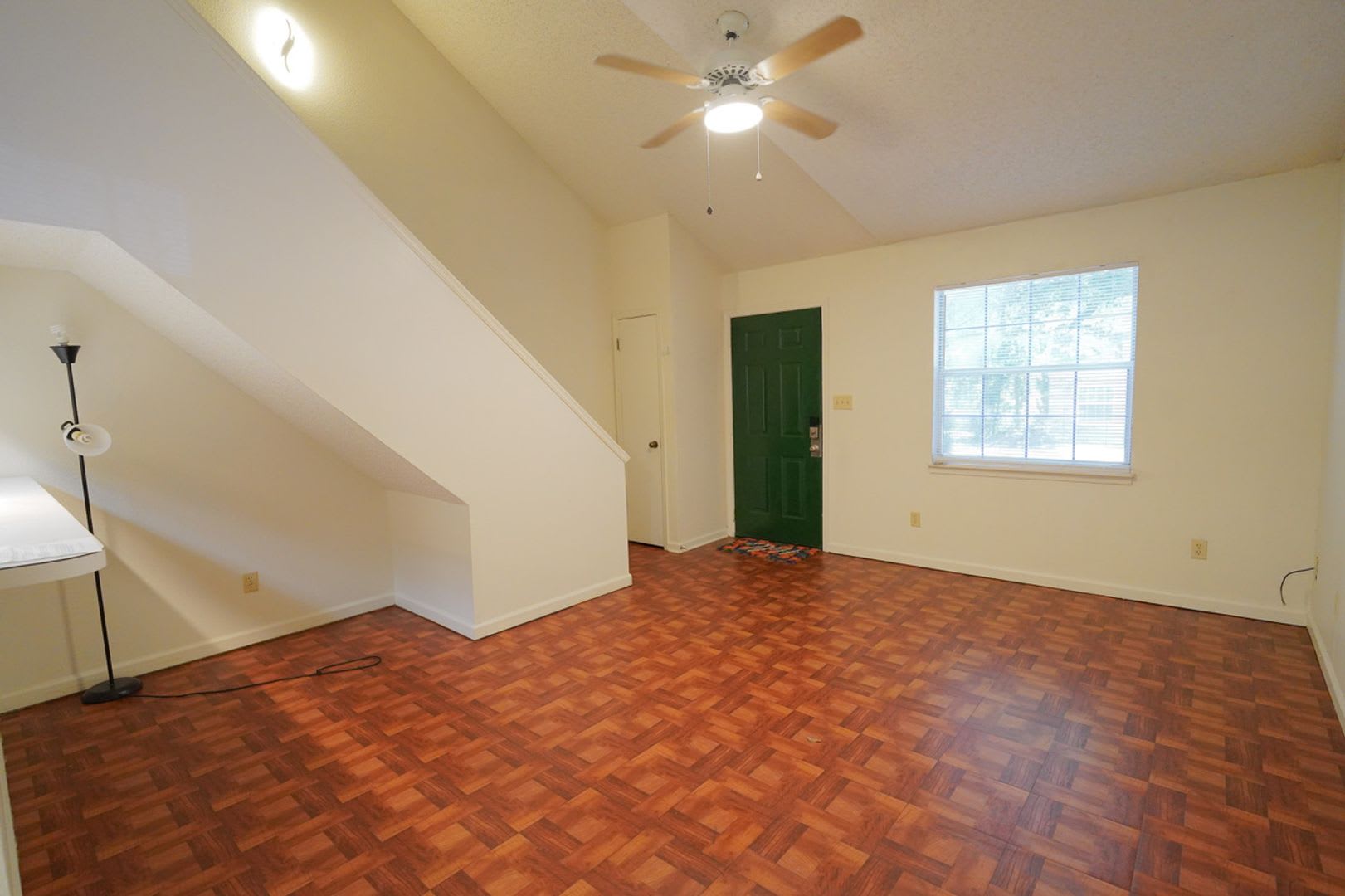 3 Bed / 2 Bath END Unit Townhome in Popular Westridge! – photo 3