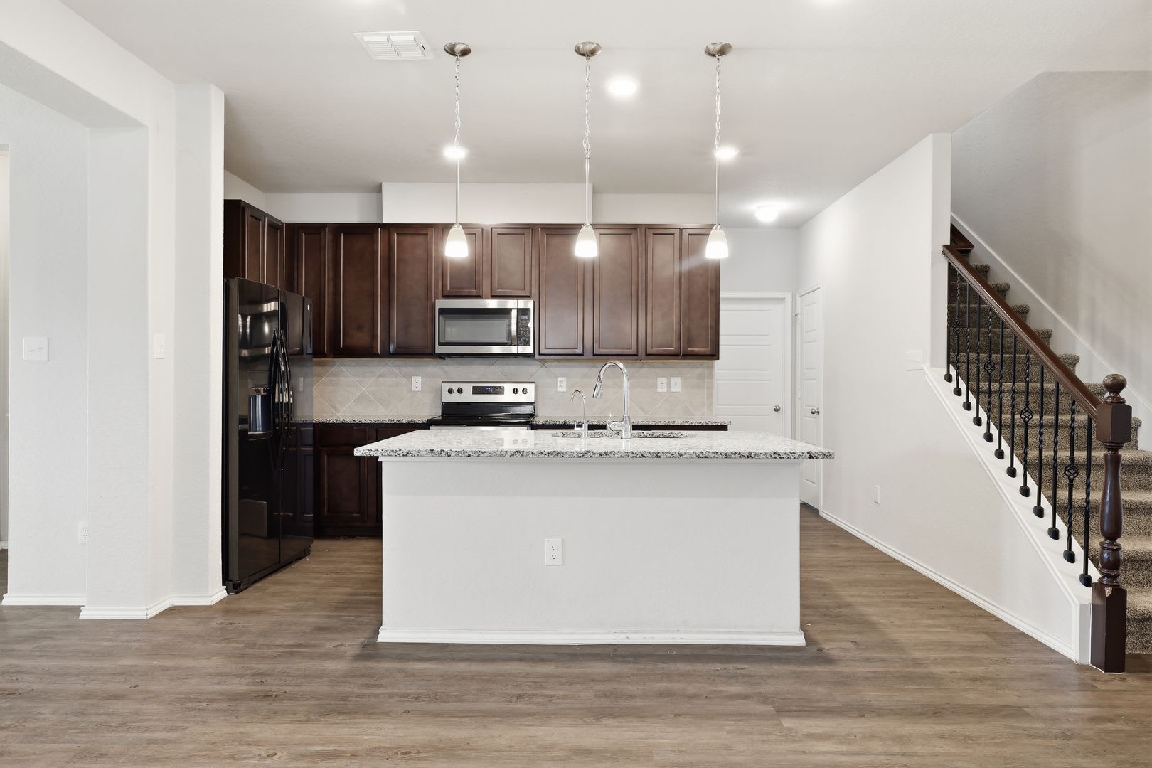 Stunning Cinco Lakes Home with First-Floor Primary Suite – photo 4