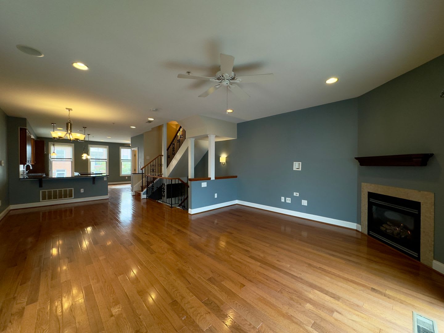 Charming 3BD/3.5BA Townhome with Attached Garage in Canton, MD! – photo 4