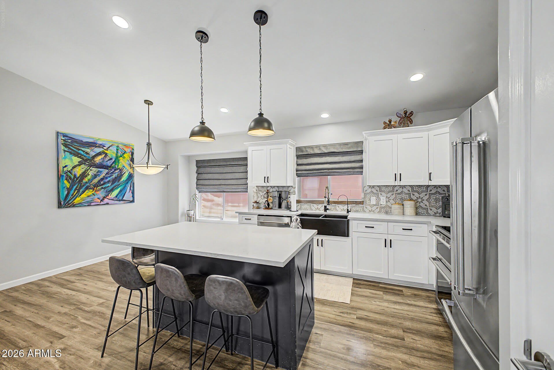 1119 E PONTIAC Drive – photo 2