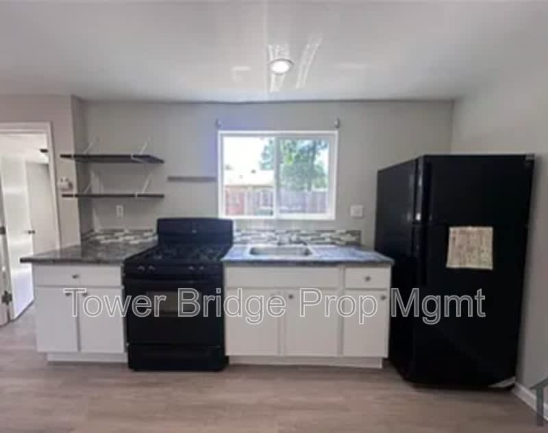 4042 1/2 43rd Street – photo 3