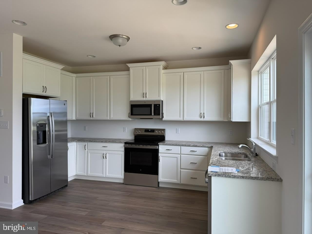 748 ROSLER Way – photo 3