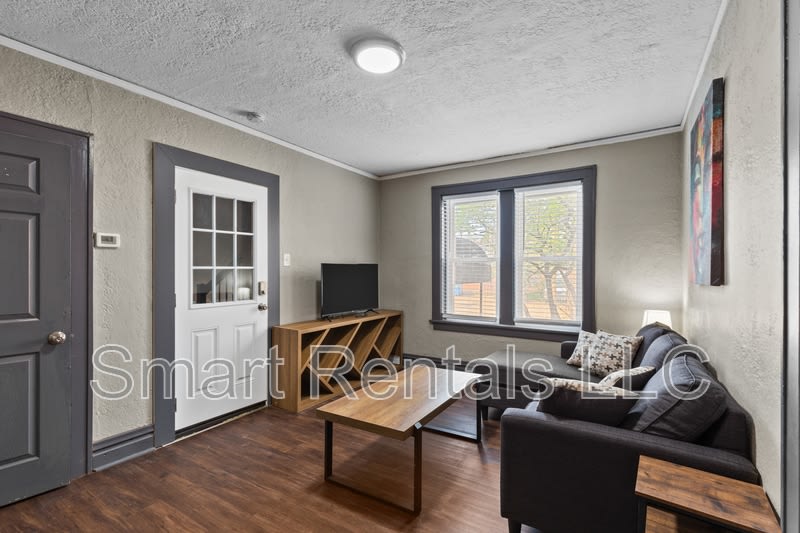 4308 Wallace Street – photo 4