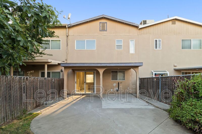 940 Palm Cir – photo 5