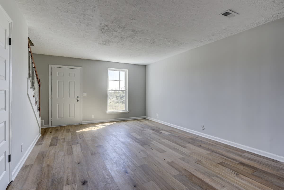 606 Newhall Drive – photo 3
