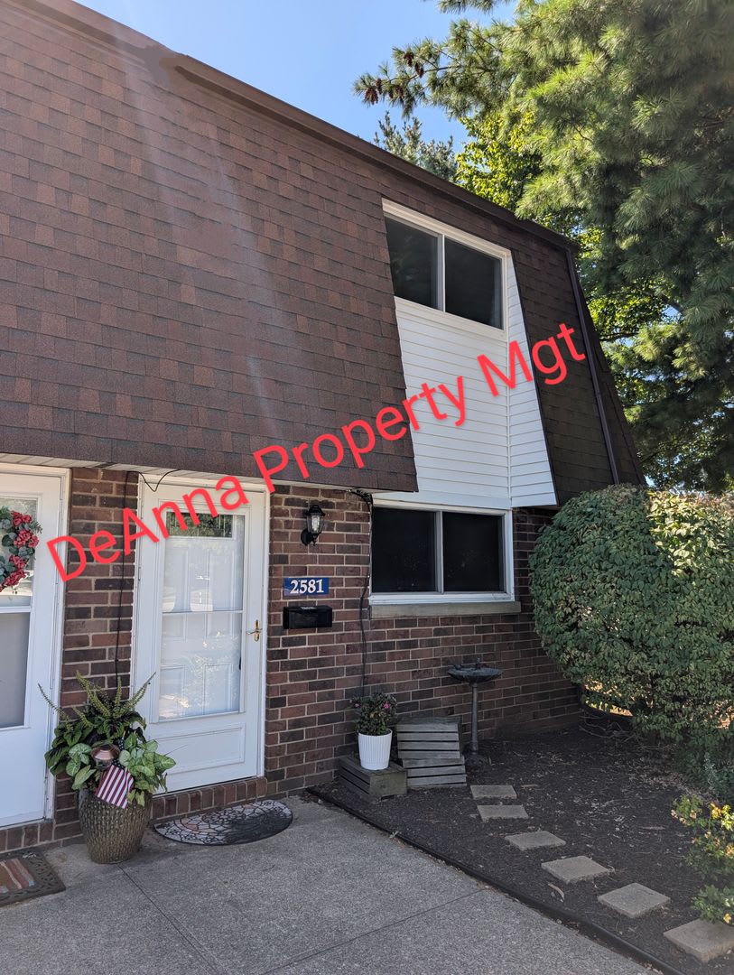 Avon -Townhouse 2 bedrooms 1.5 Baths – photo 1