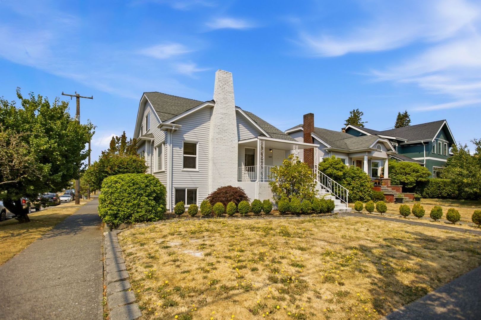 Steps From Green Lake 6 Bed 3 Bath Home With 2 Kitchens And 2 Laundry Rooms – photo 2