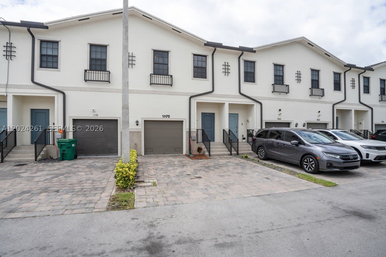1170 SW 7th Ct – photo 2
