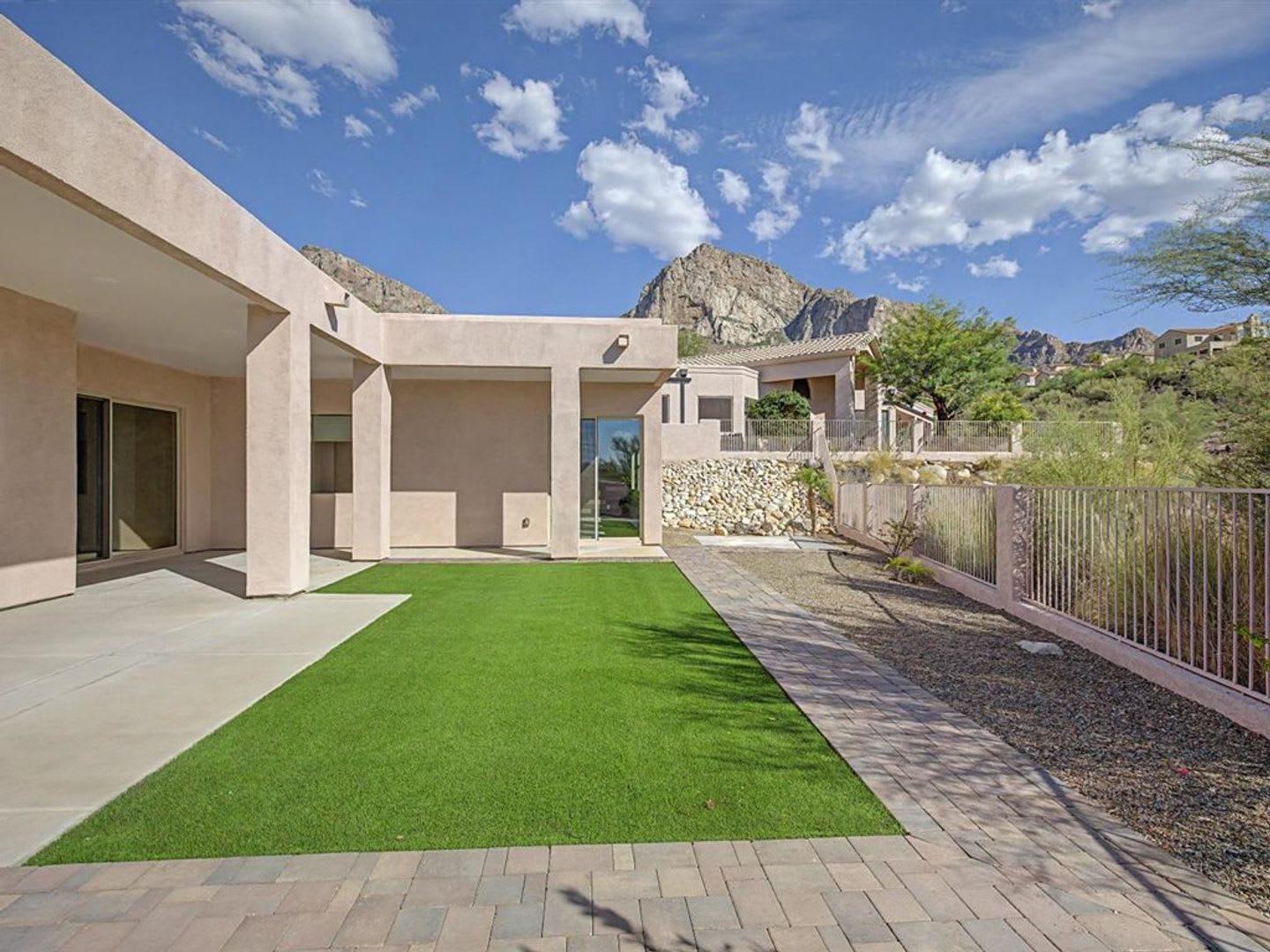 Desert Luxury Living in a Gated Community with Stunning Mountain Views! – photo 2