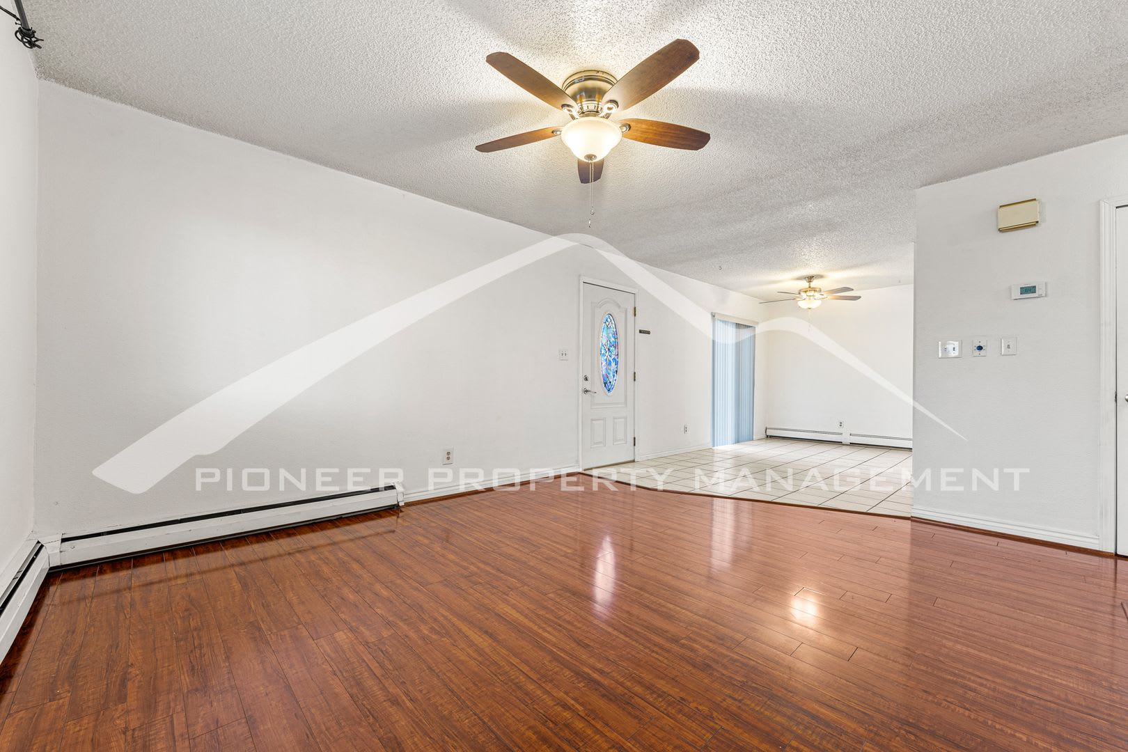 Beautiful Townhome with Detached Garage and Pool Access! – photo 5