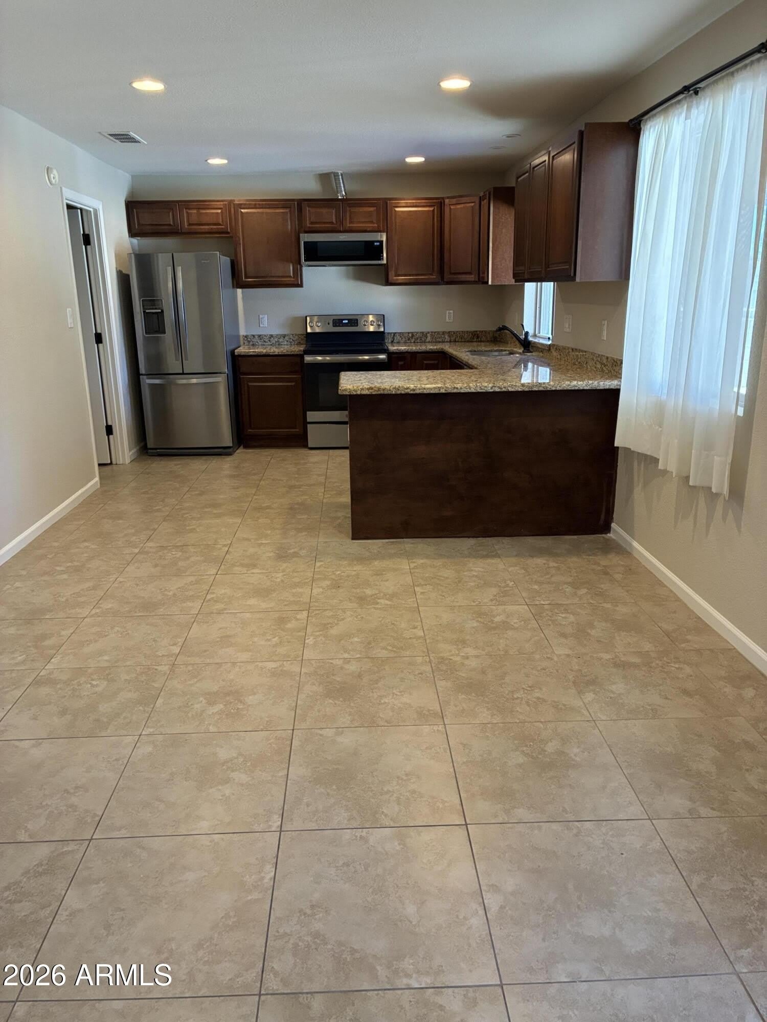 2058 E FREMONT Drive – photo 4