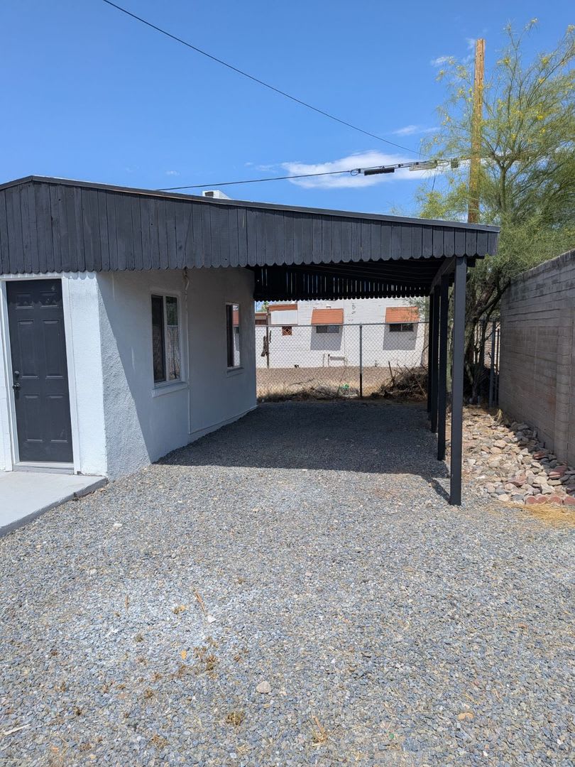 Central Tucson 1-Bed Rental with Rare Private Fenced Yard – photo 3