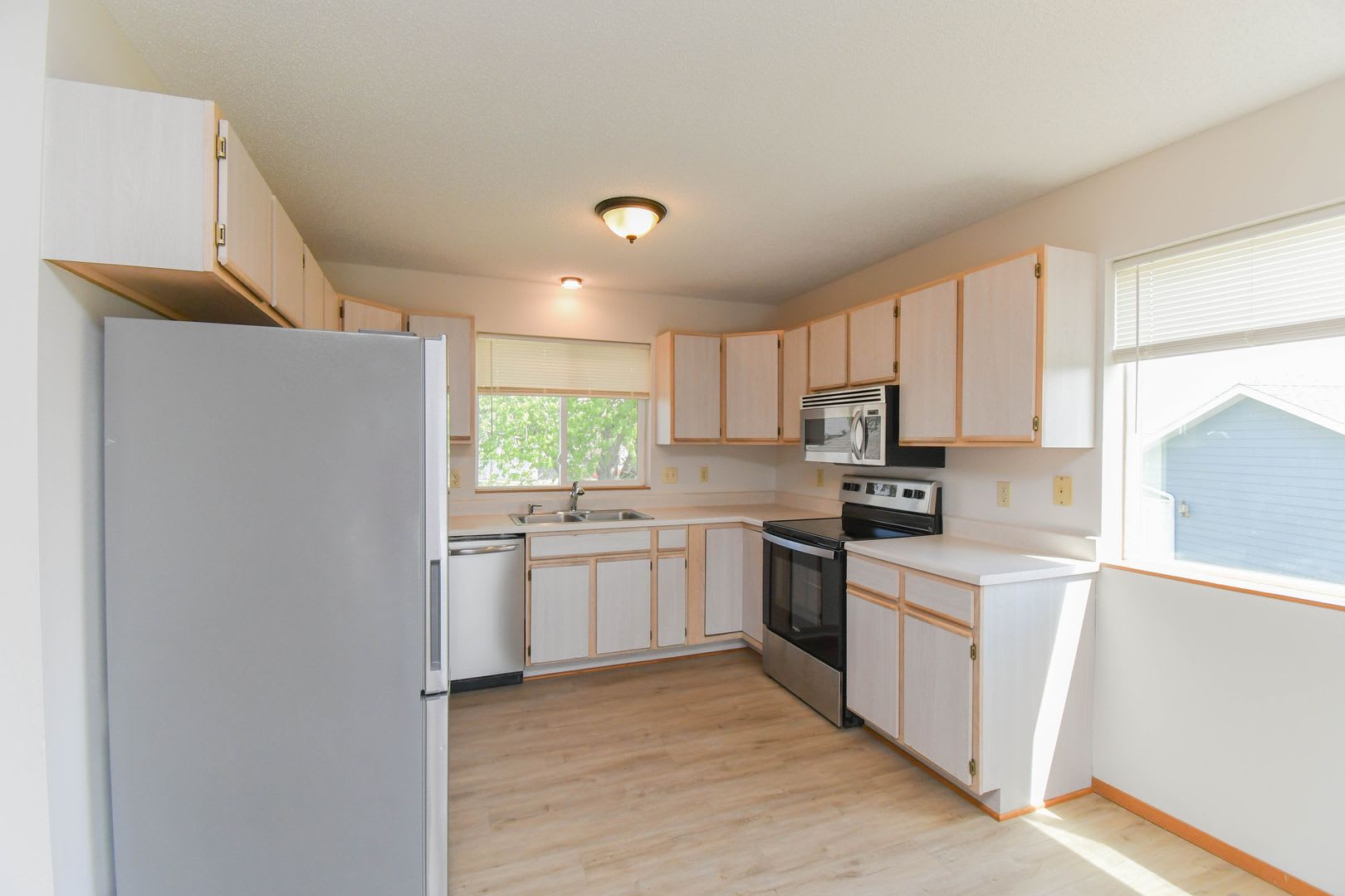 Updated 3BR Split-Level Home with Huge Deck, Fenced Yard & 2-Car Garage Near I-29! – photo 5