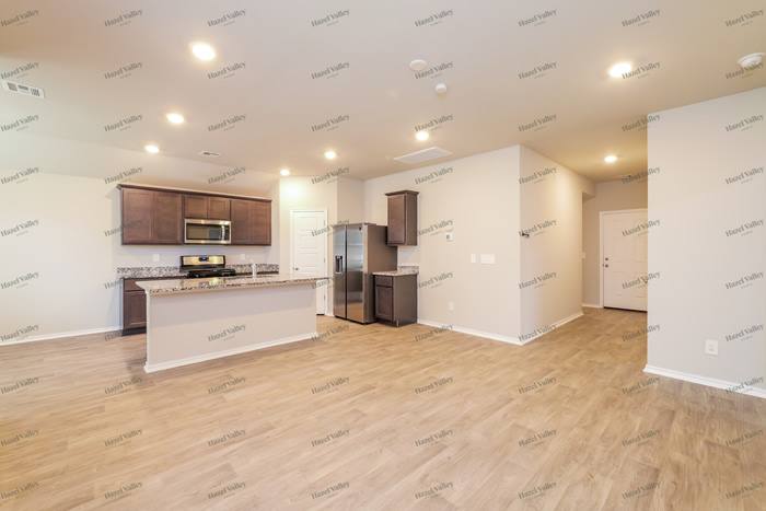 2405 Iris Court – photo 5