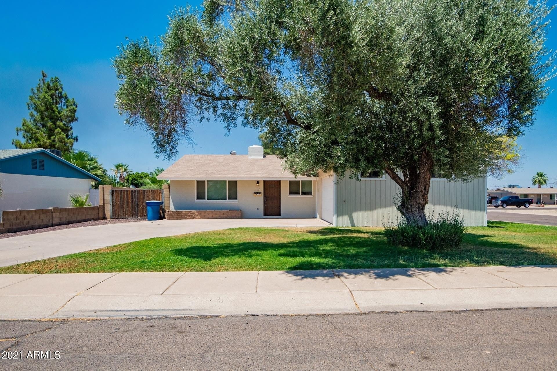 1608 W INVERNESS Drive – photo 4