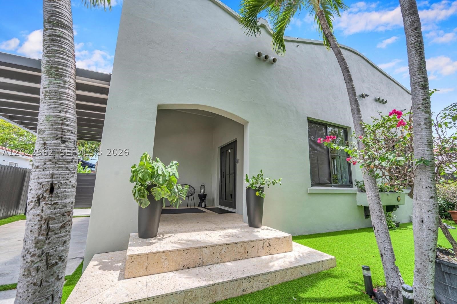 1852 SW 10th St – photo 2