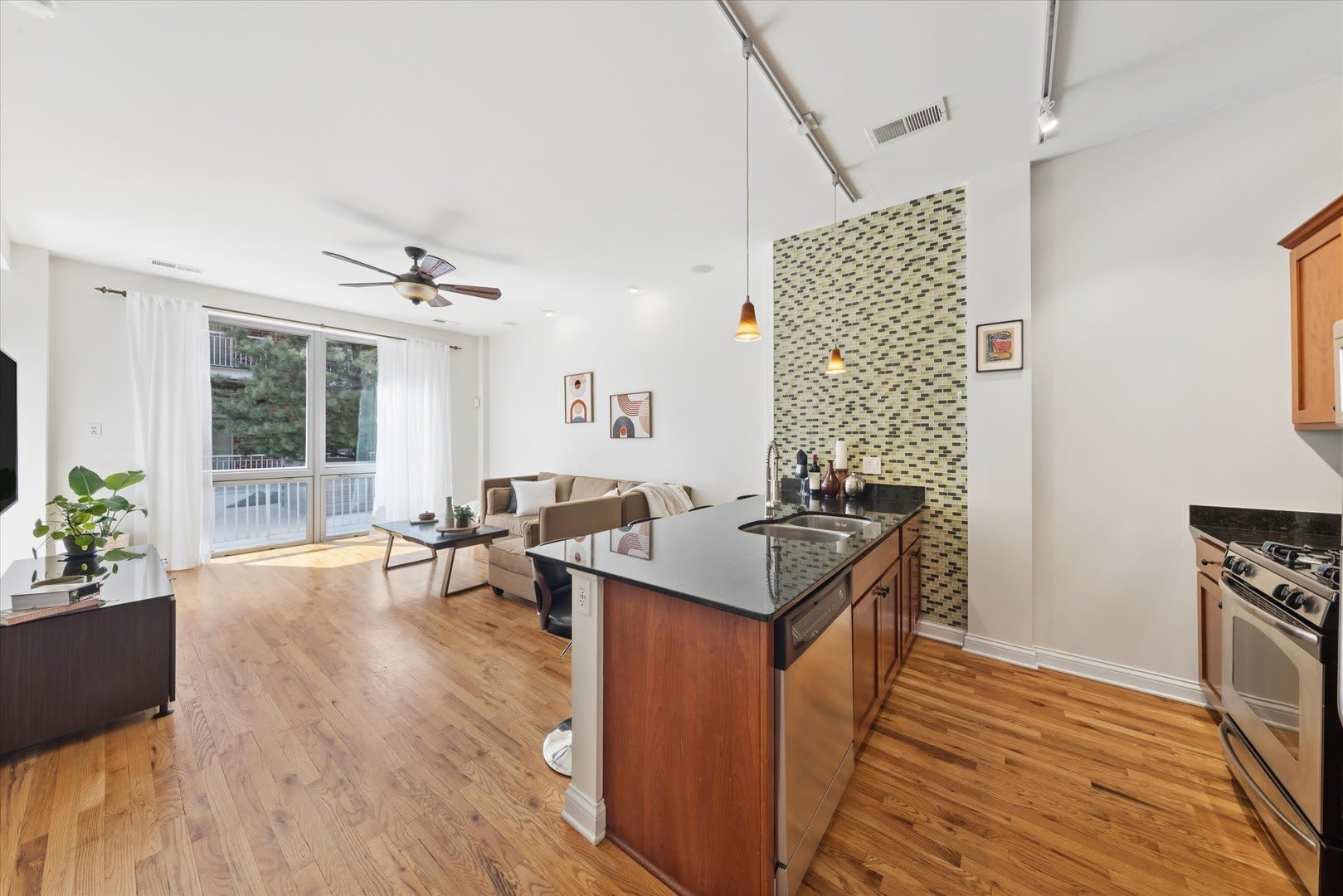 2025 S Indiana Avenue – photo 3