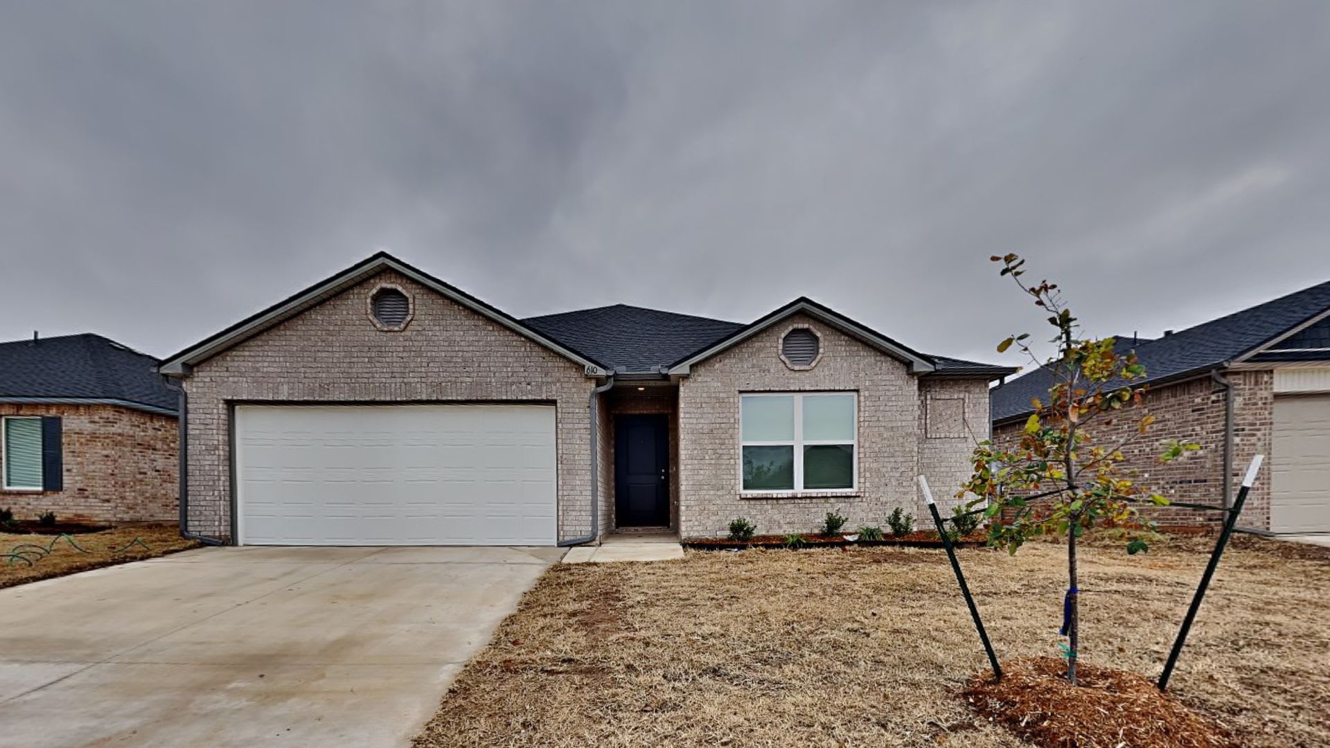 4 Bedroom 2 Bathroom 2 Car Garage Home With Upgrades Close To Broadway Extension A Short Distance From Edmond And Easy Access To Downtown Okc – photo 1