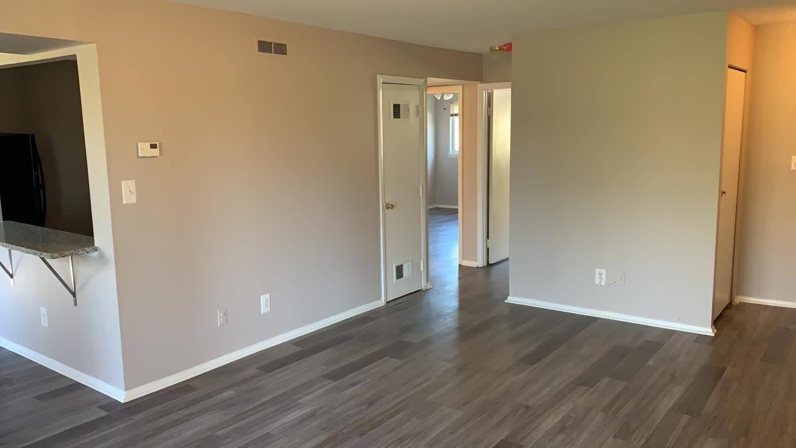 Woodlawn Village Apartments – photo 4