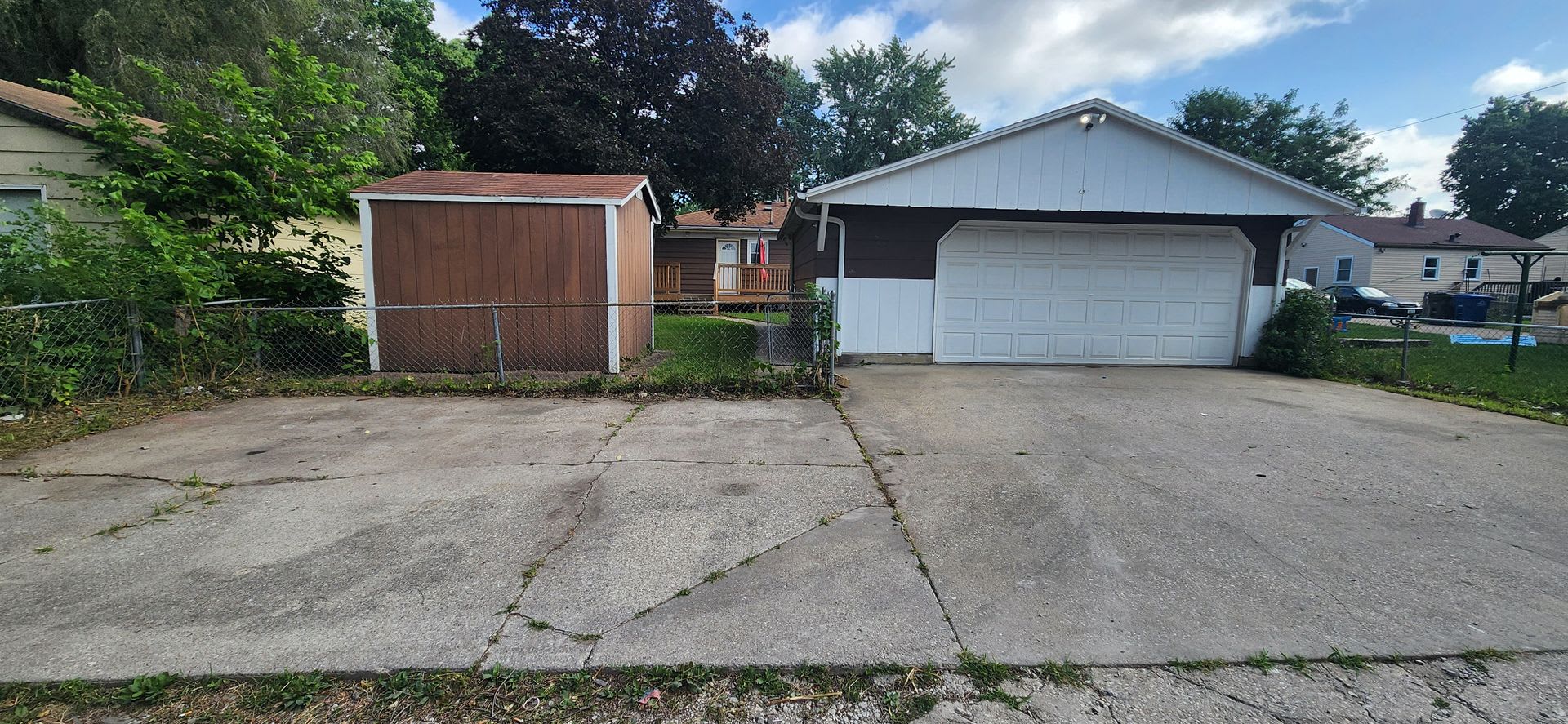 MOVE IN SPECIAL! Beautiful 4 Bedroom, 2 Bathroom Home with garage, shed, deck, and fenced yard! – photo 2