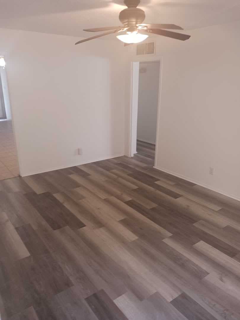 Welcome Home to Comfortable Living in Sherwood Terrace Addition AVAILABLE NOW! – photo 5