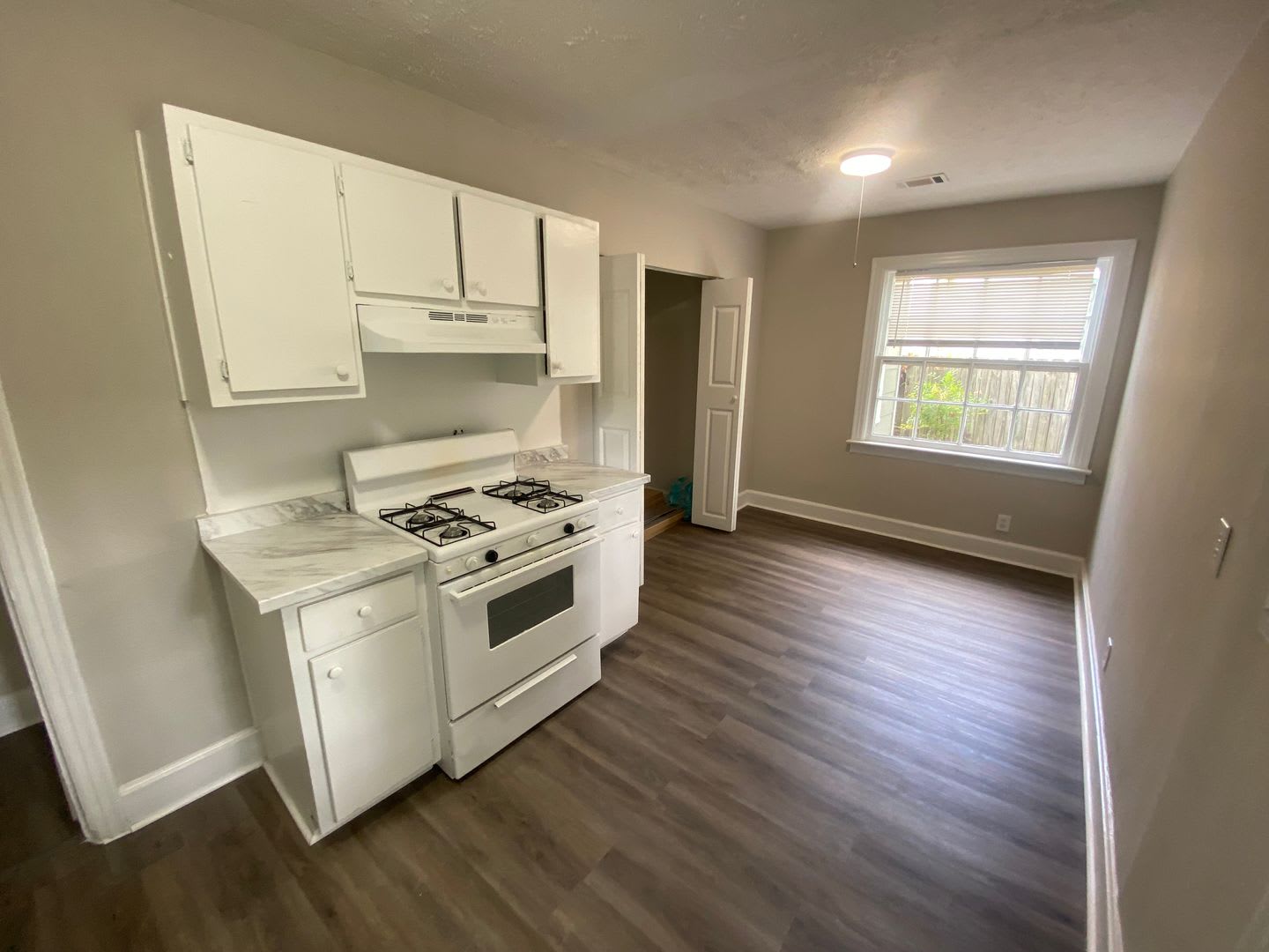 **2 Bedroom / 1 Bathroom **Plus Bonus Room**Home for Rent in Midtown Columbus, GA*** – photo 4