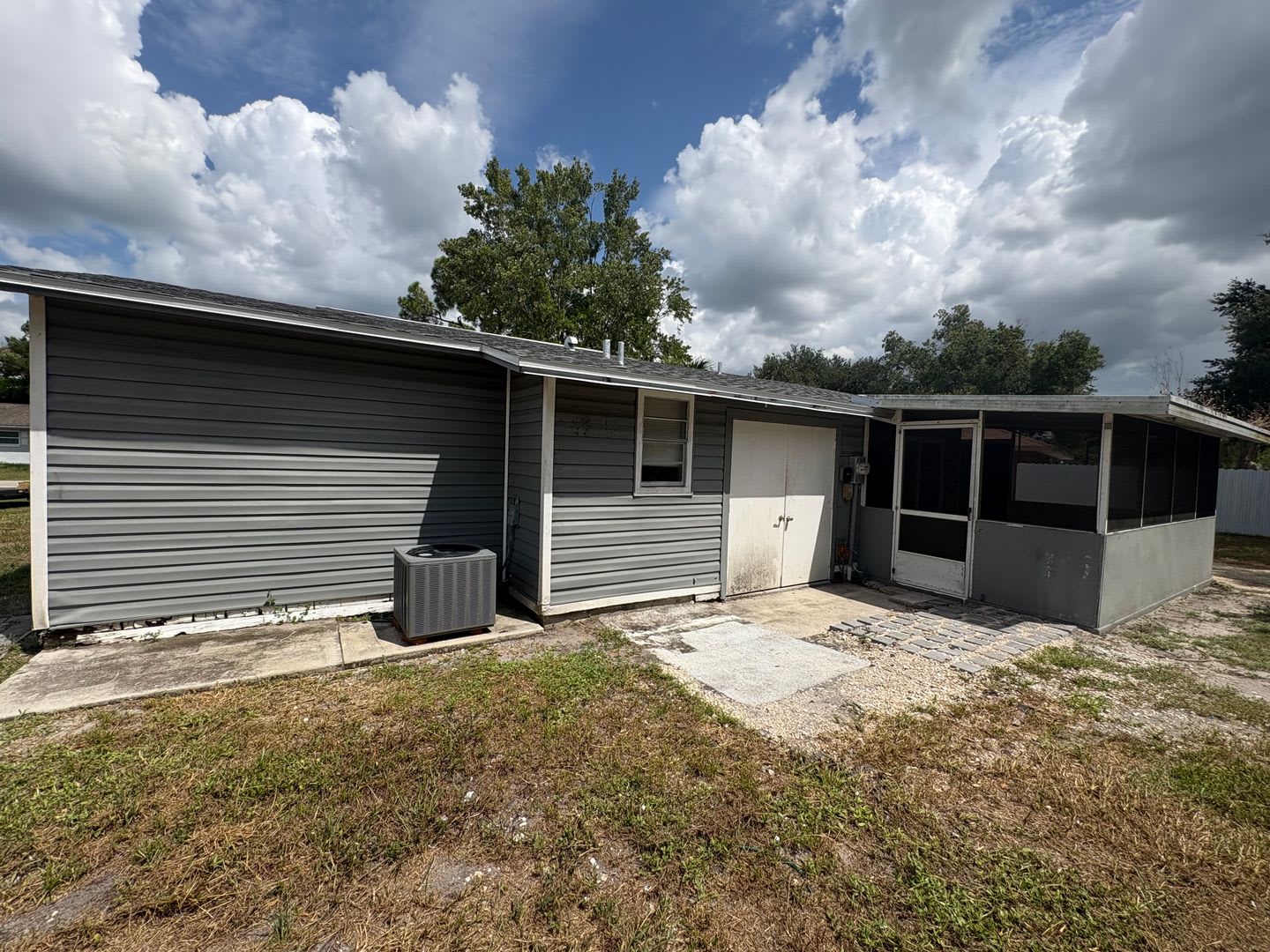 Renovated SFH 3 Bedroom Home Available Now – photo 3
