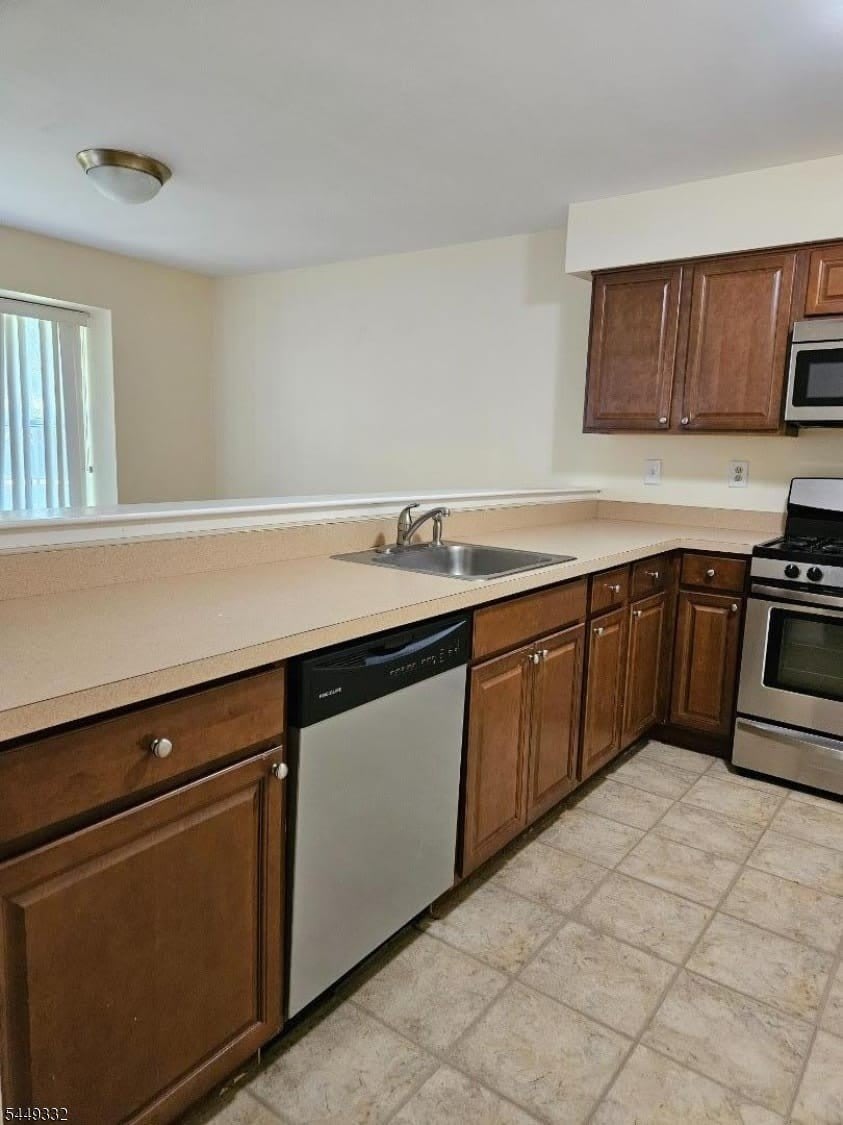 271 Abbey Dr – photo 4