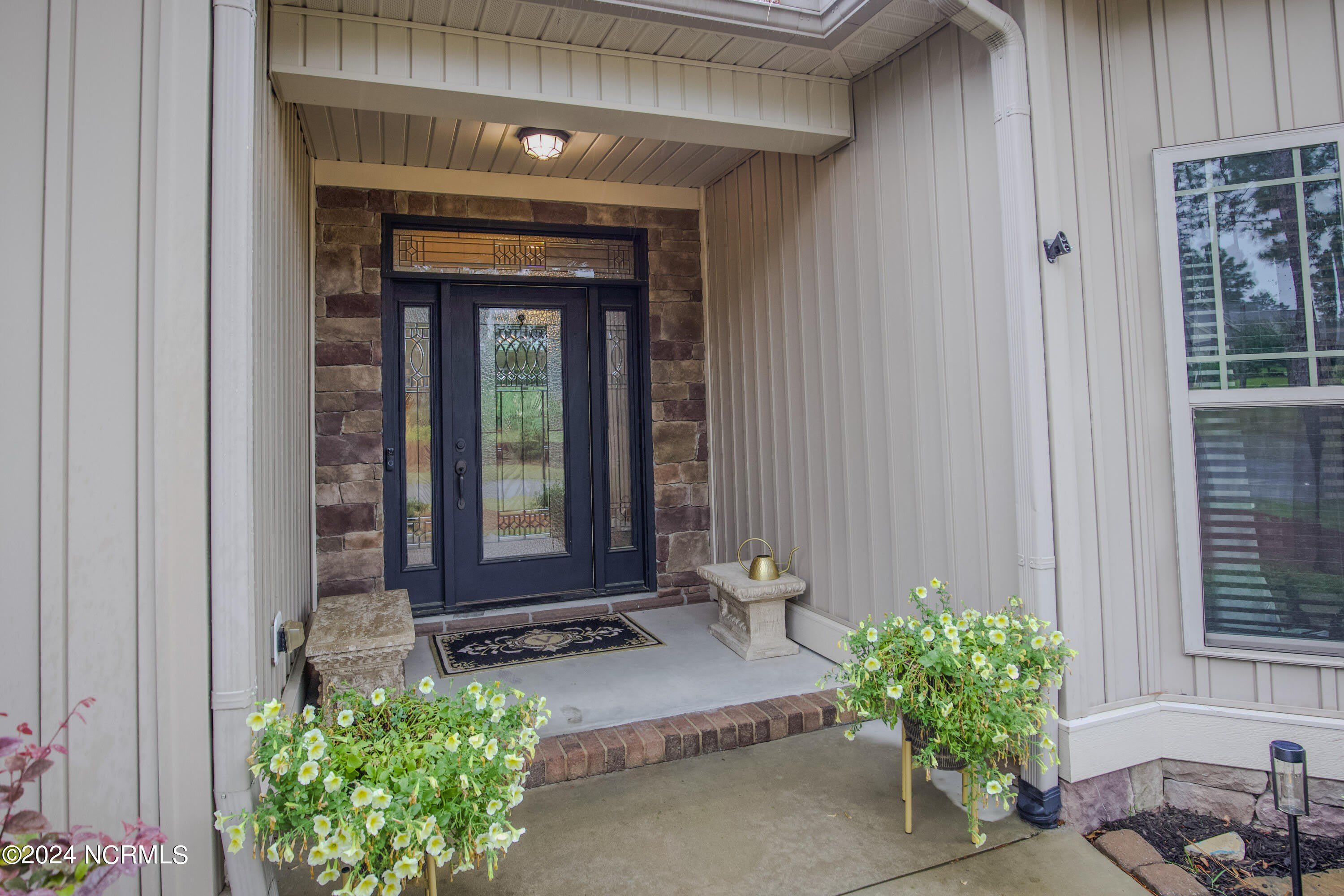 237 Rothbury Drive – photo 2