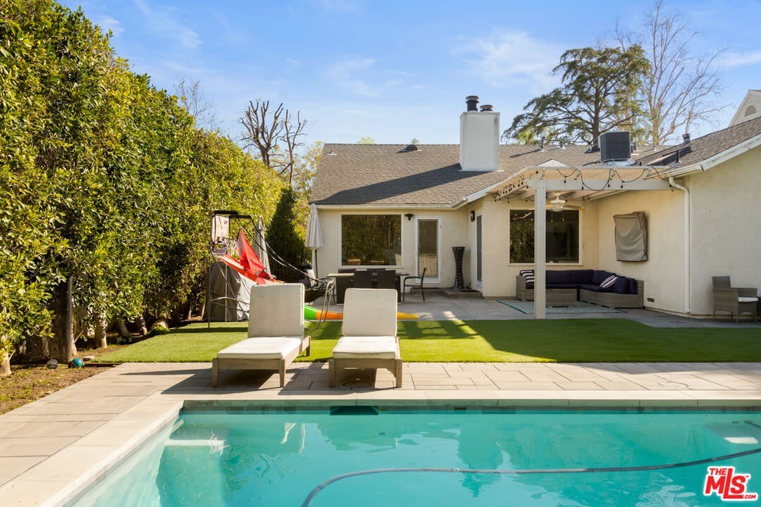 12419 Sarah St – photo 2