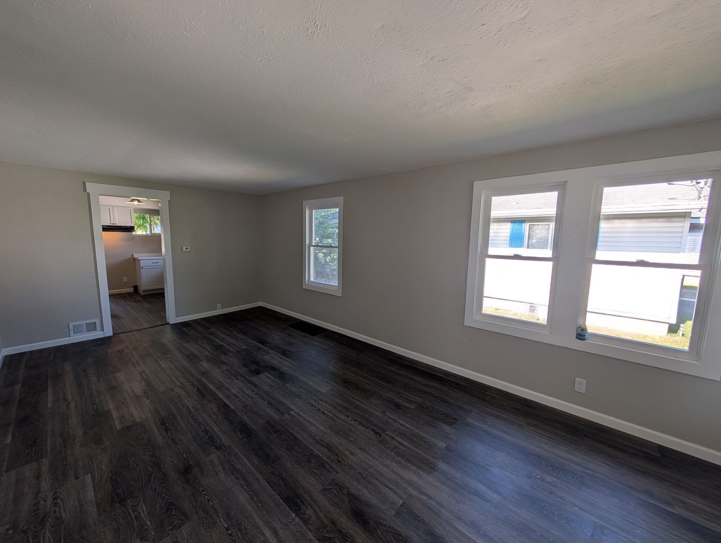 Completely Renovated 3-Bedroom, 1-Bathroom Home – $1,200/Month – photo 4