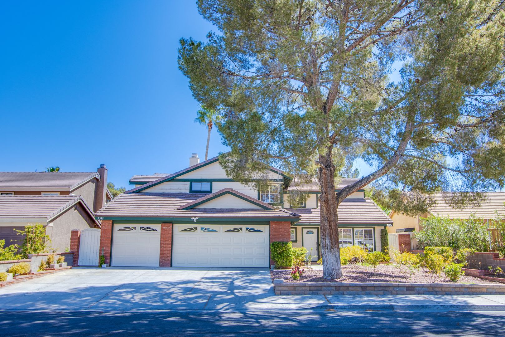 Spacious Stylish And Fully Furnished Luxury 5 Bedroom Home In Henderson – photo 2