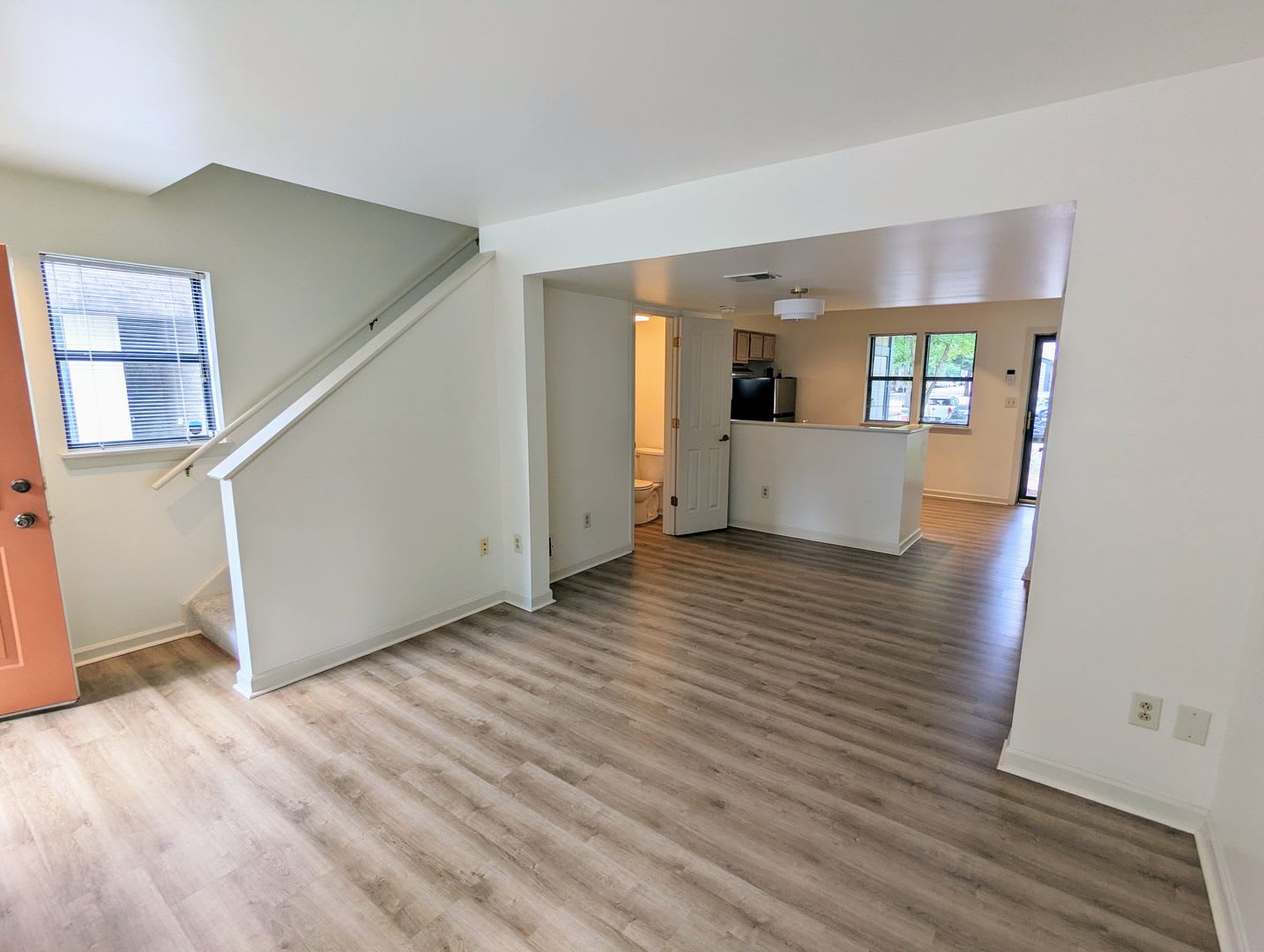 Premier City Living 2 Bed 1 5 Bath Townhouse With Off Street Parking Available Immediately South Side Flats – photo 3