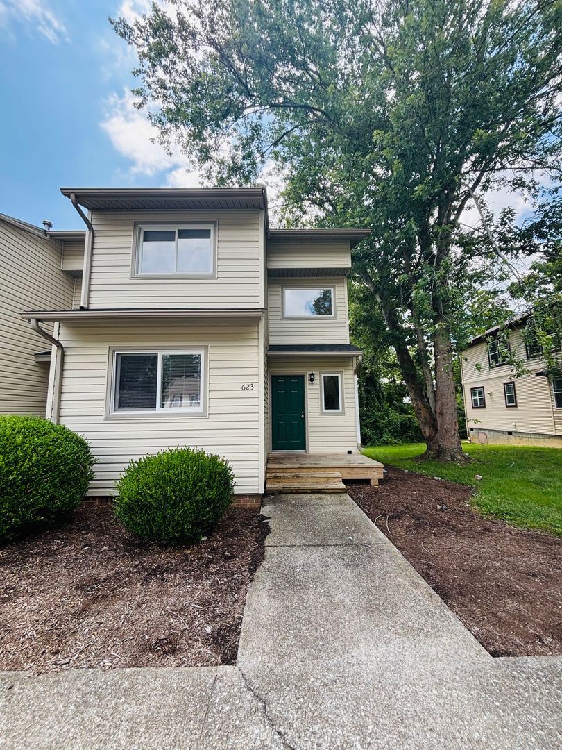4 Bedroom 2.5 Bath Townhouse – photo 1