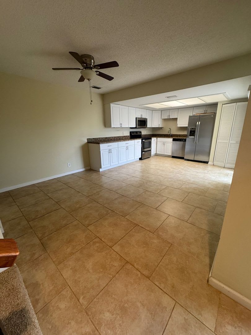 Spacious Townhouse In The Heart Of Wellington Don T Miss It – photo 4