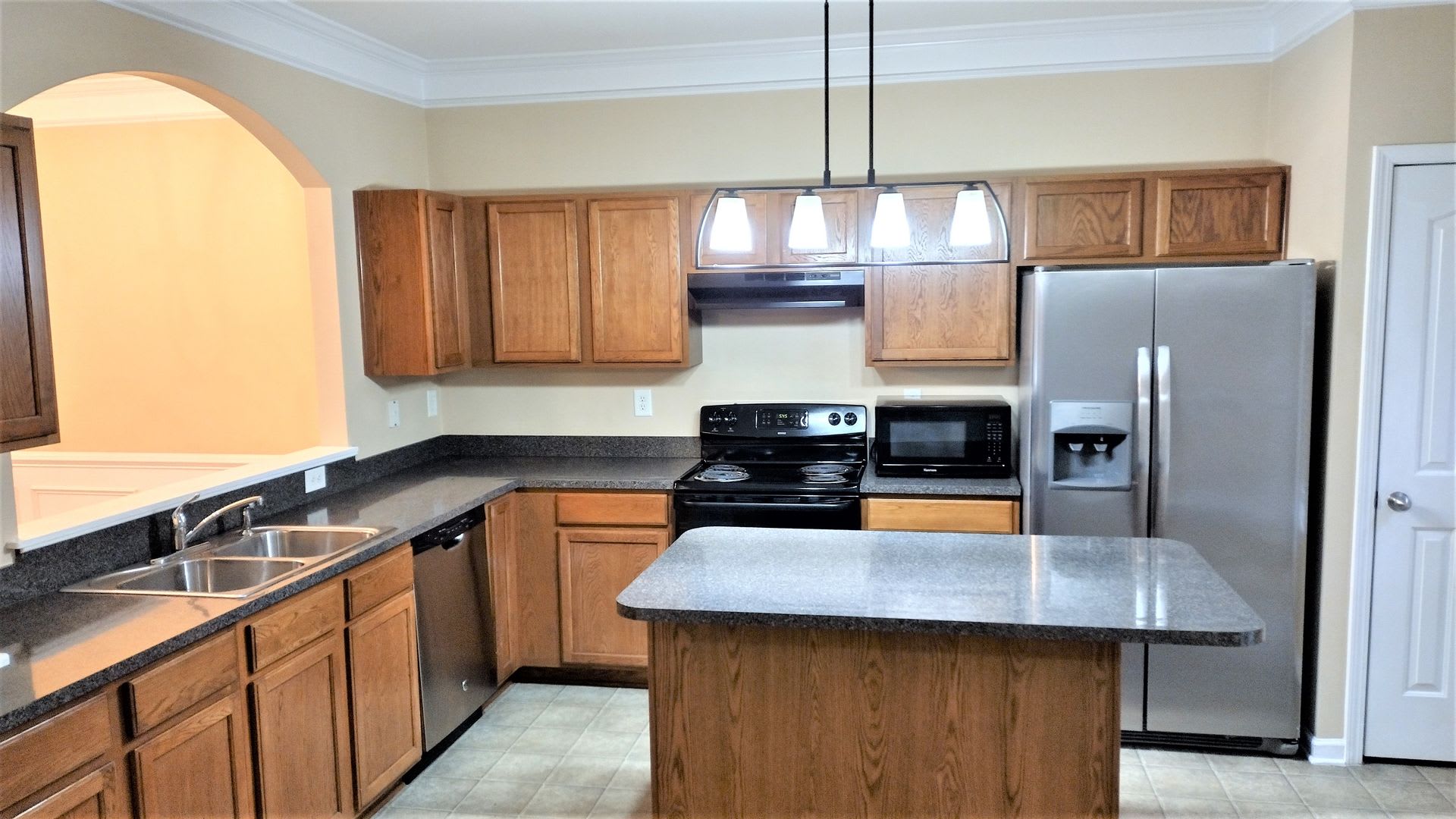 Beautiful Townhome – photo 2