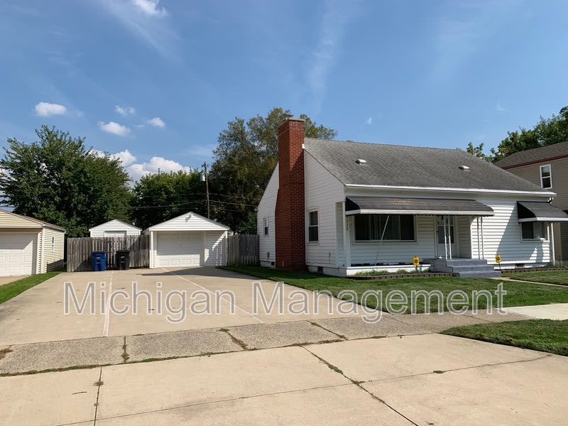 7428 Deering St – photo 3
