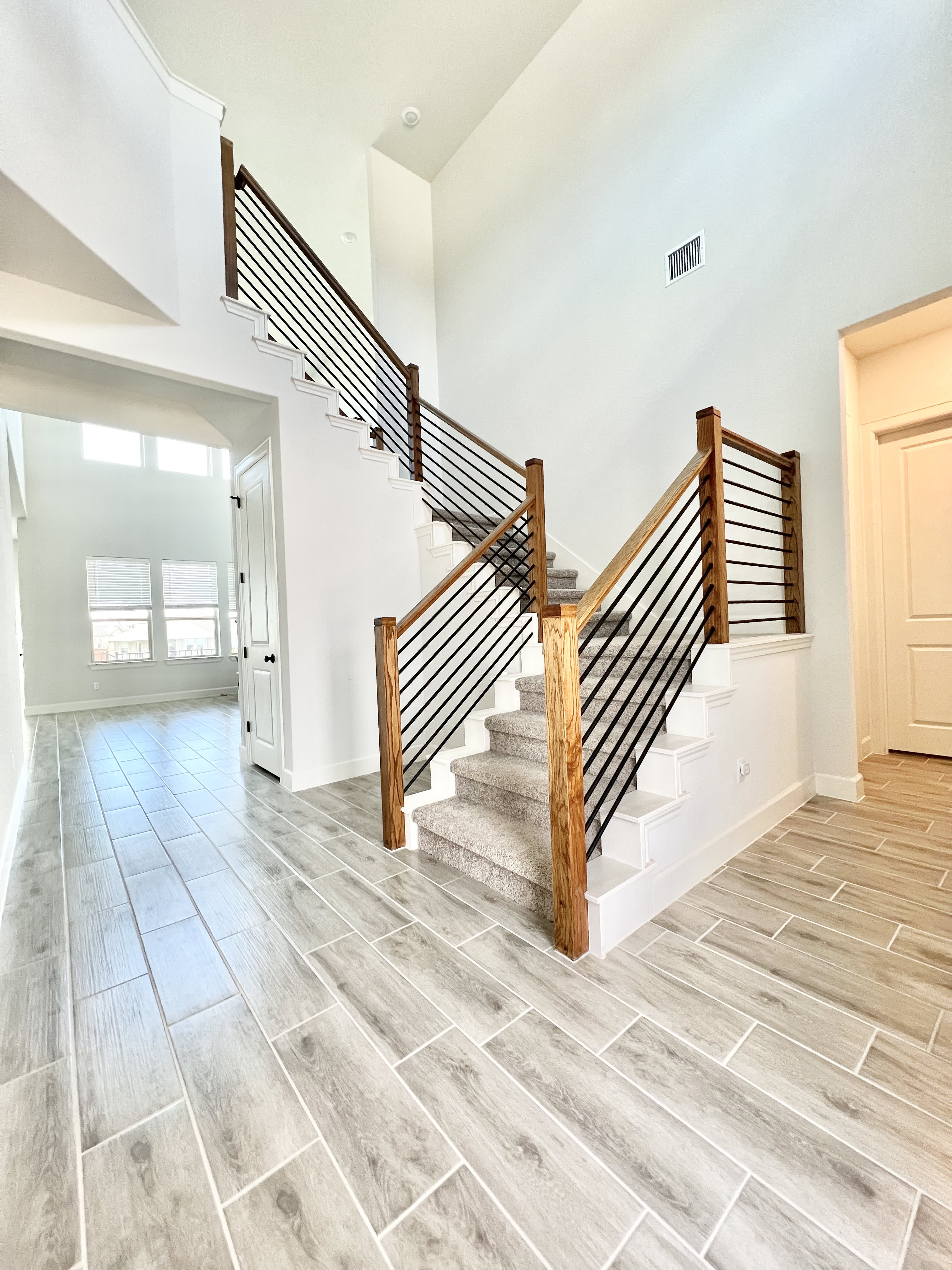 6904 Empresa Drive – photo 2