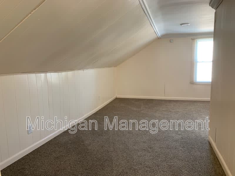 7428 Deering St – photo 5