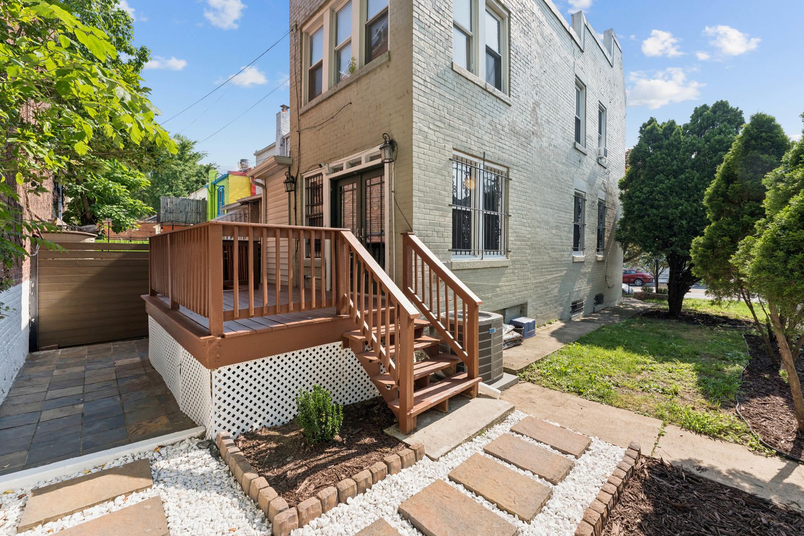 3 Level Semi-Detached Row Home in Columbia Heights – photo 3