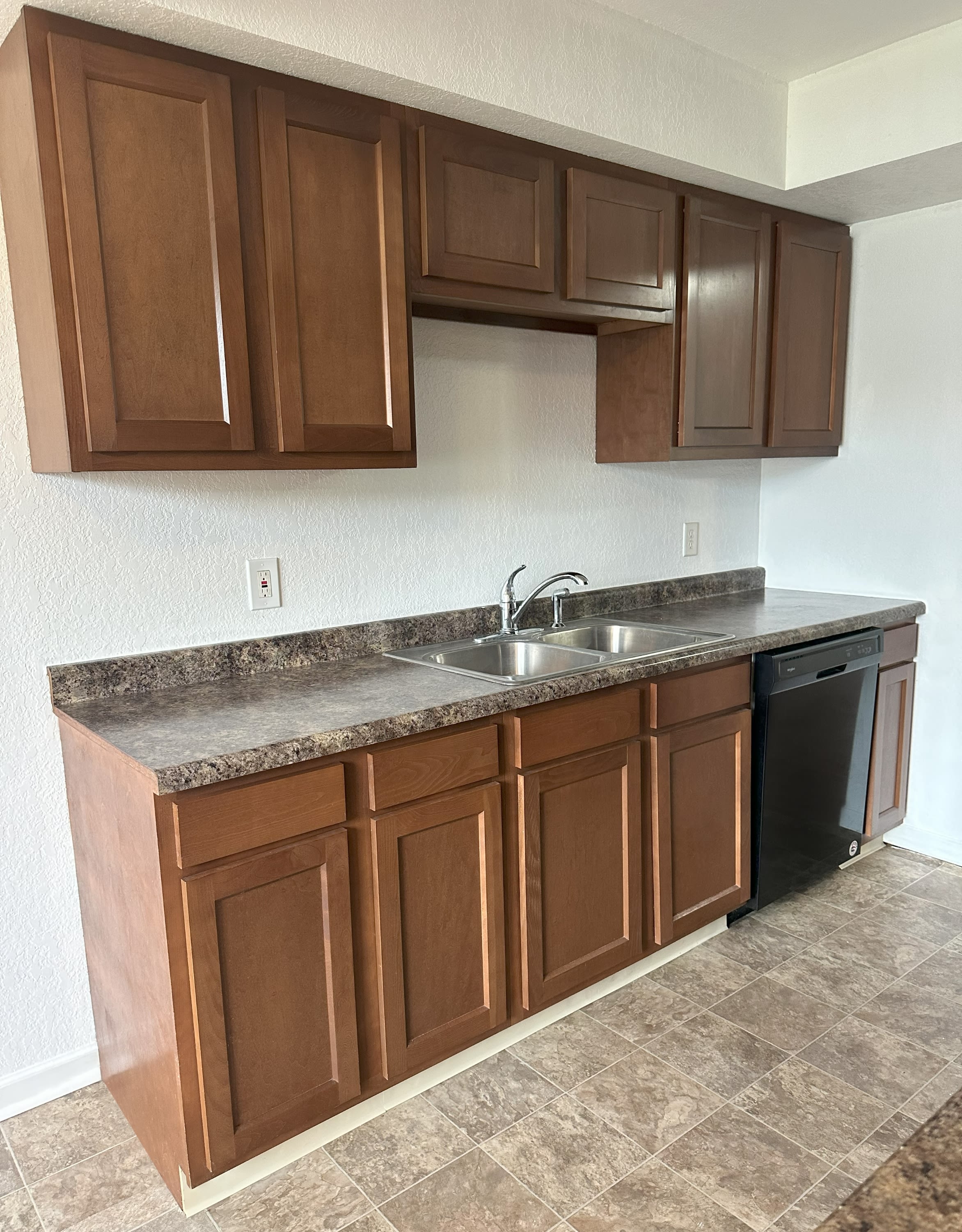 1029 N LINCOLN ST – photo 2